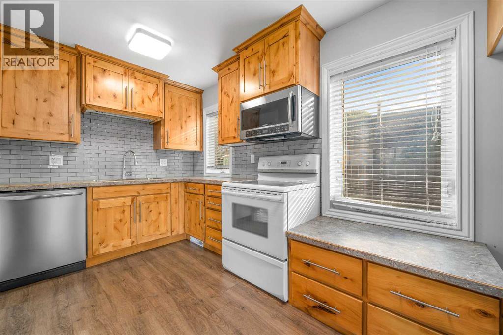 106 8 Avenue W Property Photo 6