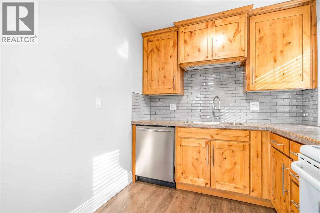 106 8 Avenue W Property Photo 8