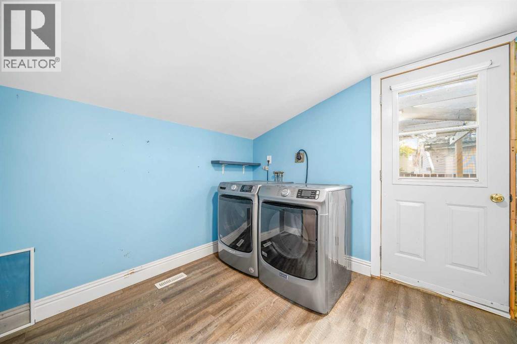 106 8 Avenue W Property Photo 14