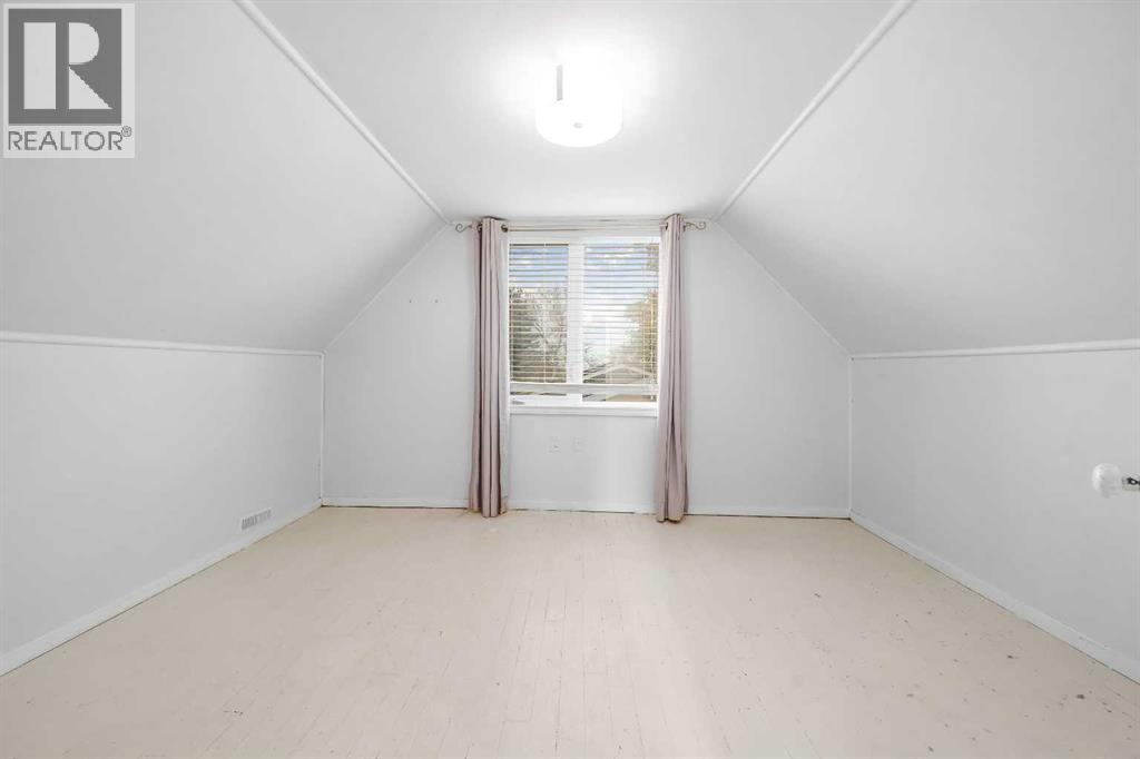 106 8 Avenue W Property Photo 16