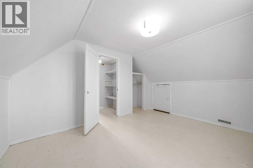 106 8 Avenue W Property Photo 17
