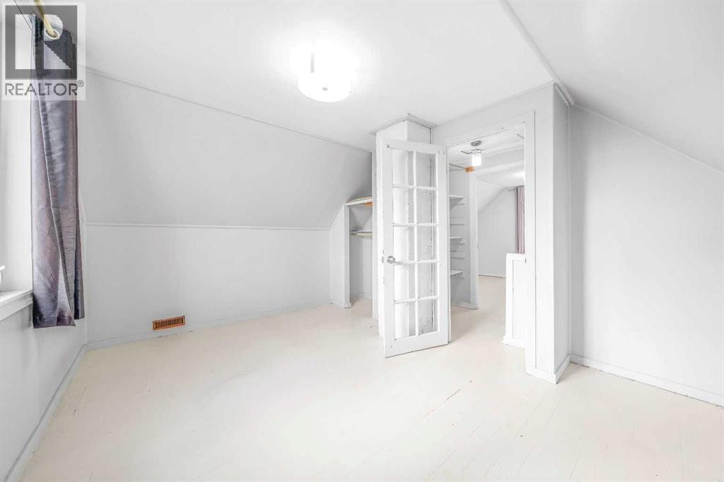 106 8 Avenue W Property Photo 19