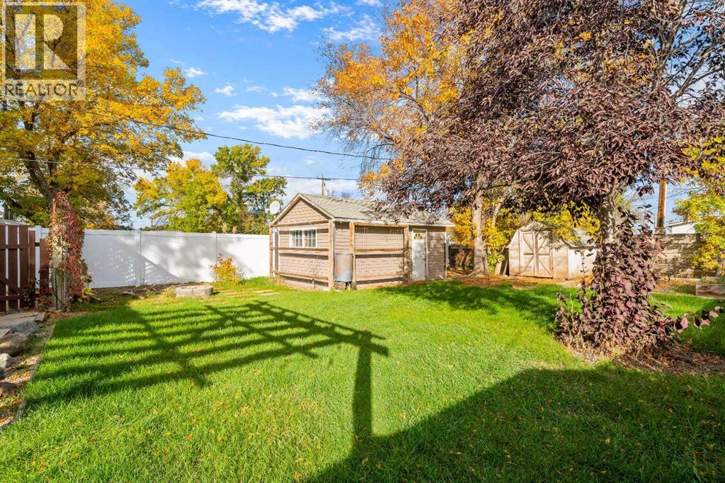 106 8 Avenue W Property Photo 24