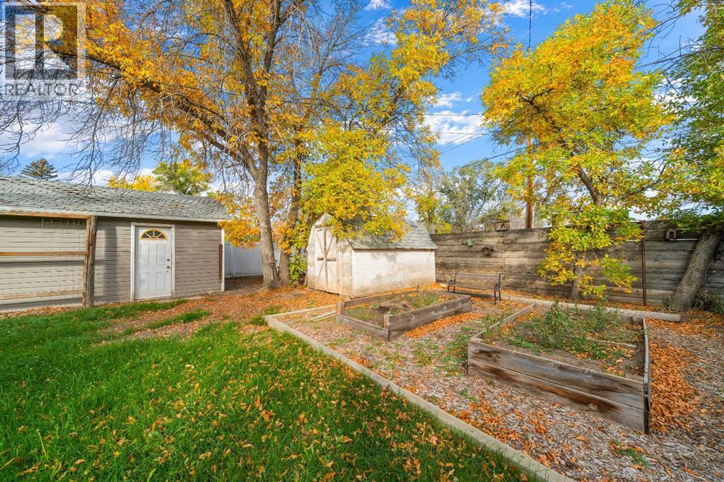 106 8 Avenue W Property Photo 26