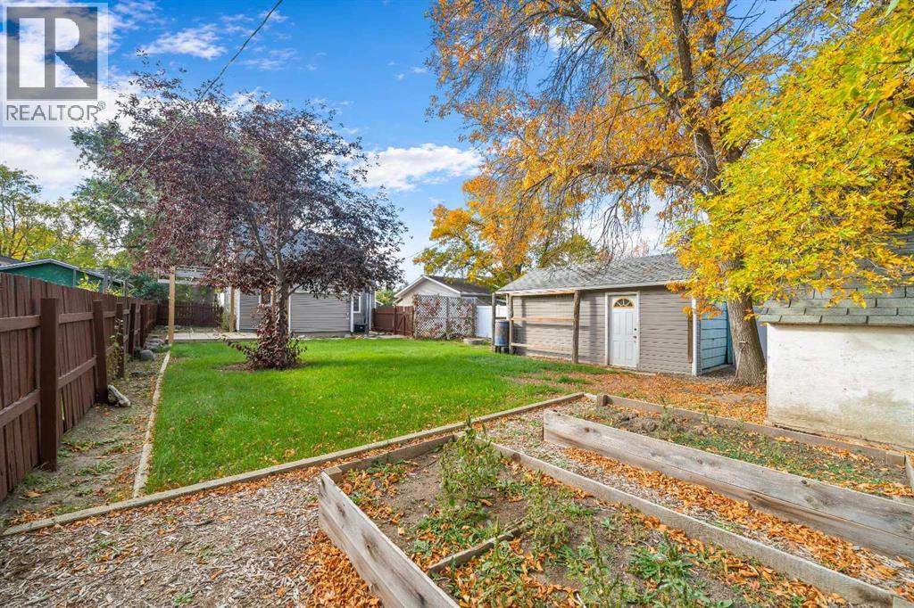 106 8 Avenue W Property Photo 27