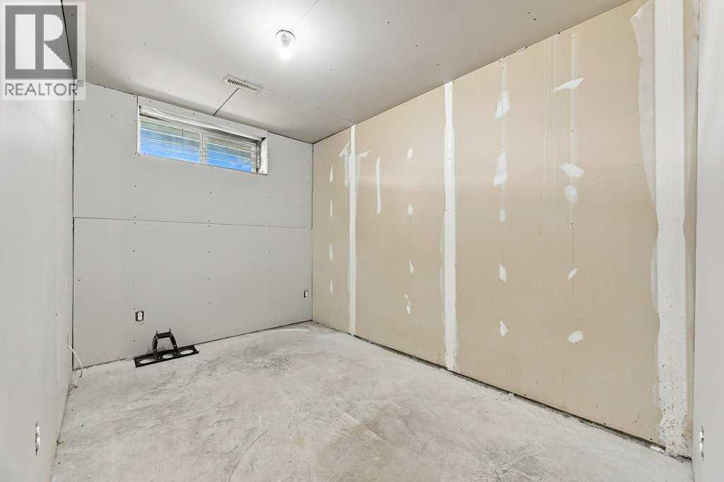 2005 Luxstone Boulevard Southwest Property Photo 24