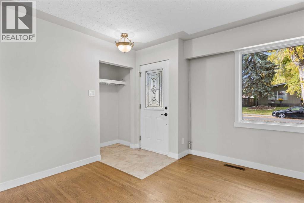 48 Selkirk Drive Sw Property Photo 3