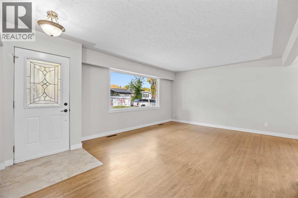 48 Selkirk Drive Sw Property Photo 4