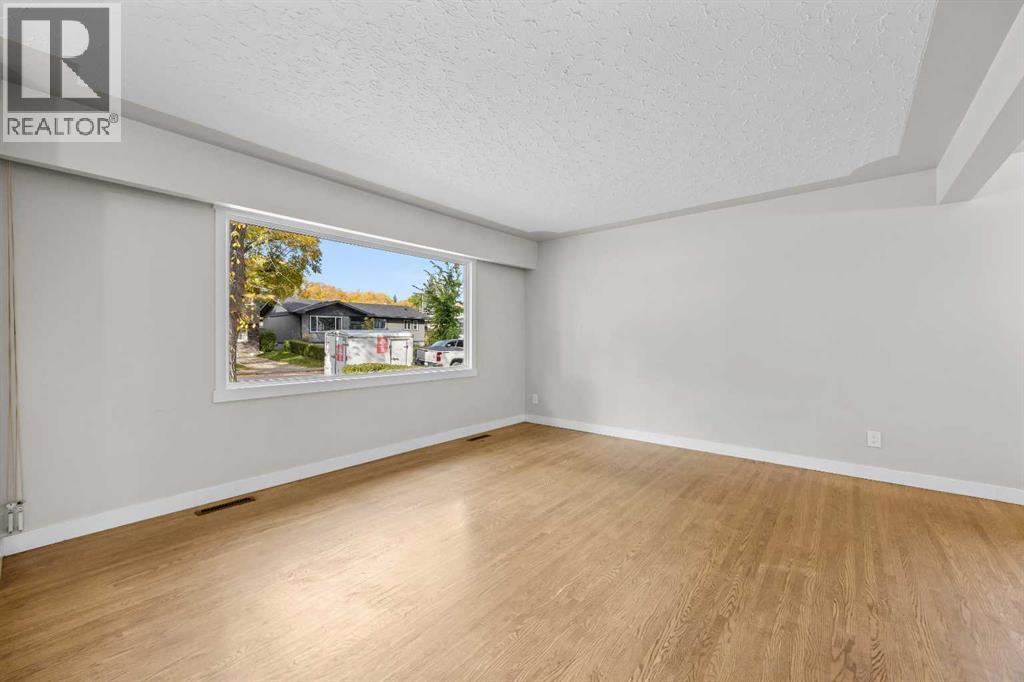 48 Selkirk Drive Sw Property Photo 5
