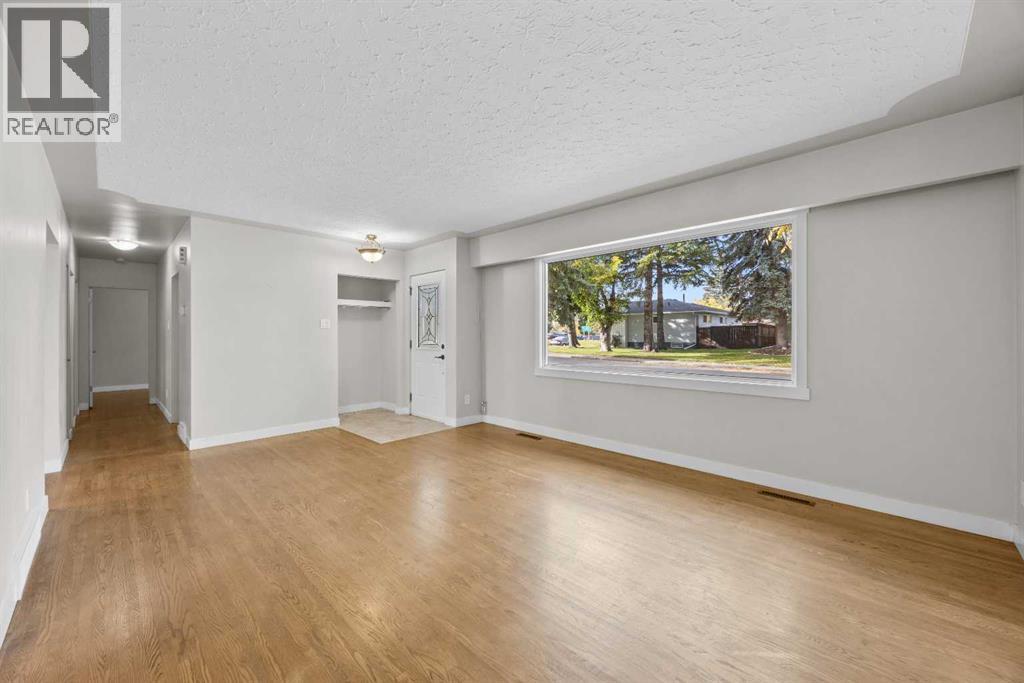 48 Selkirk Drive Sw Property Photo 6