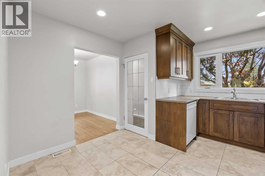48 Selkirk Drive Sw Property Photo 13