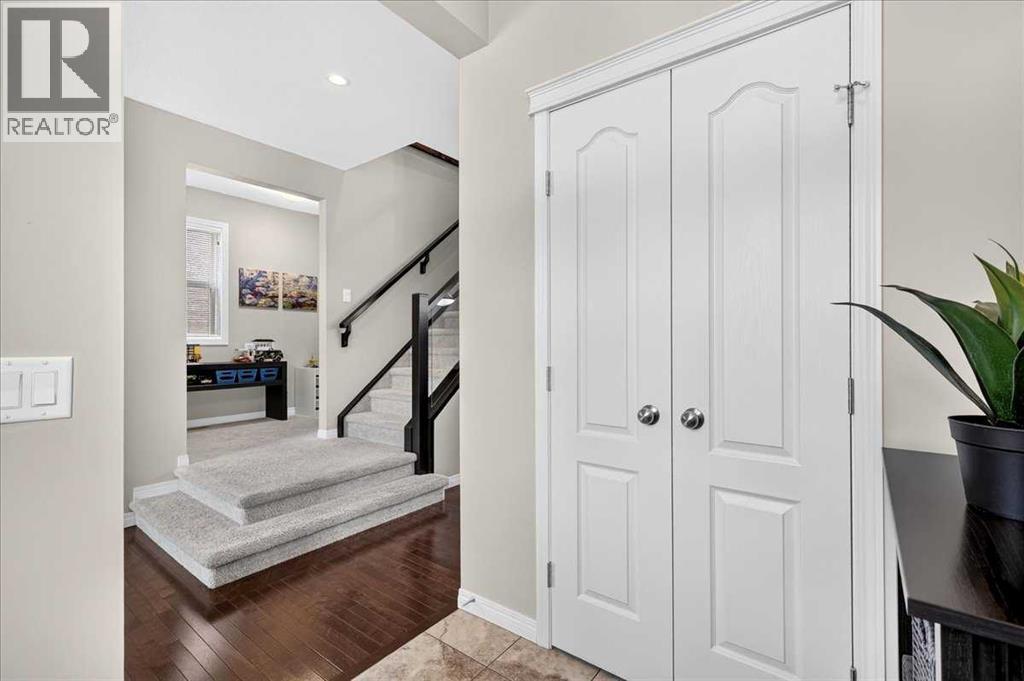 60 Mahogany Grove Se Property Photo 4