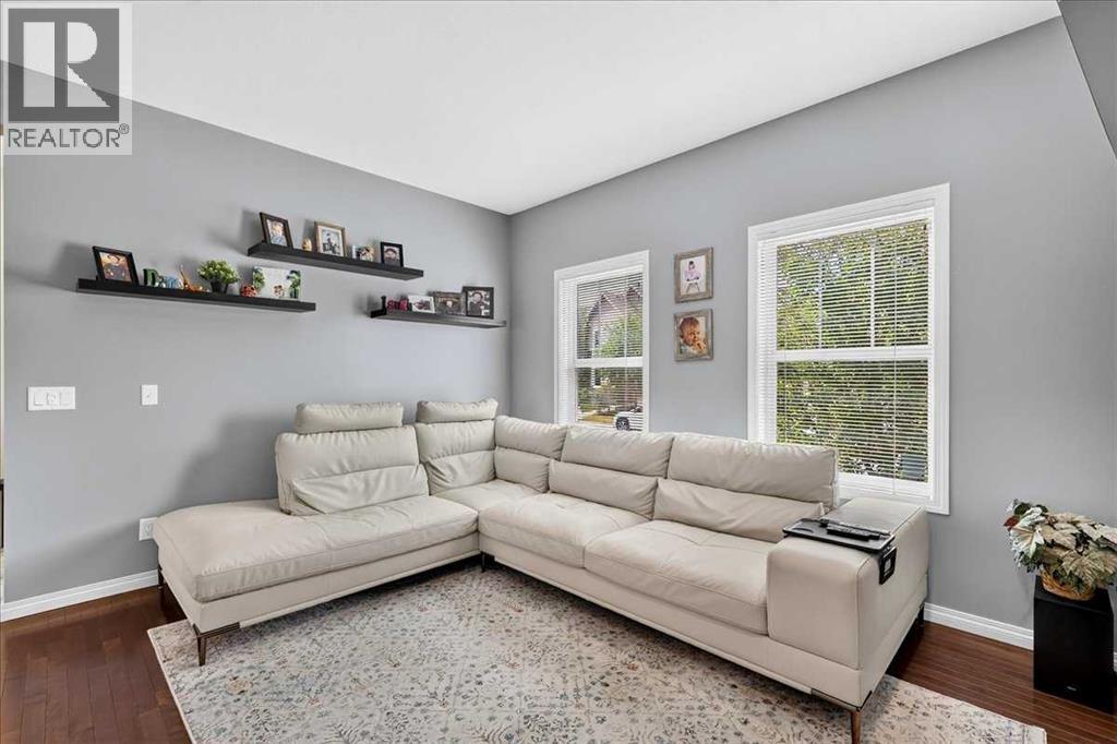 60 Mahogany Grove Se Property Photo 8