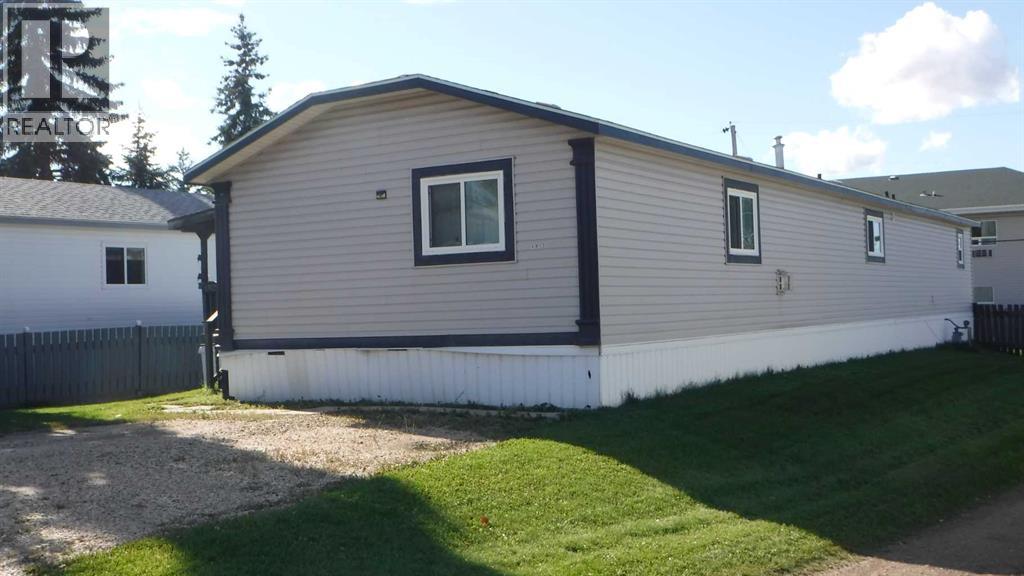 4912 54 Street Property Photo 3
