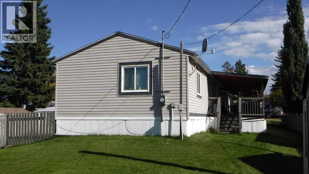 4912 54 Street Property Photo 4
