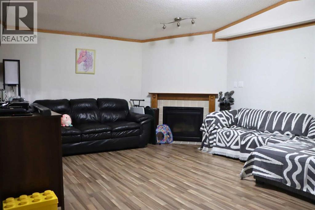 4912 54 Street Property Photo 5