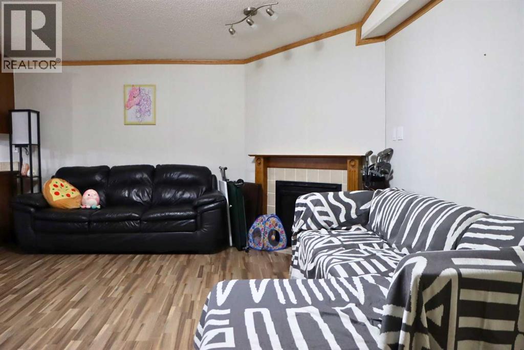 4912 54 Street Property Photo 6