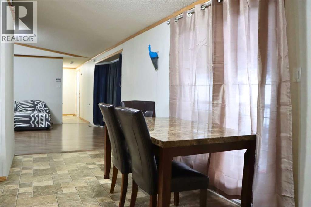 4912 54 Street Property Photo 8