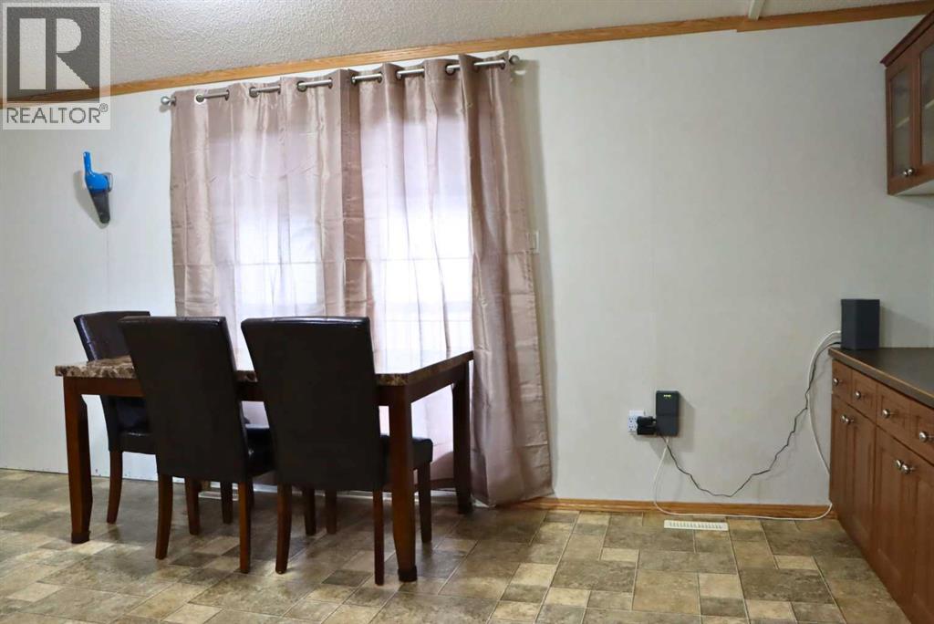 4912 54 Street Property Photo 10