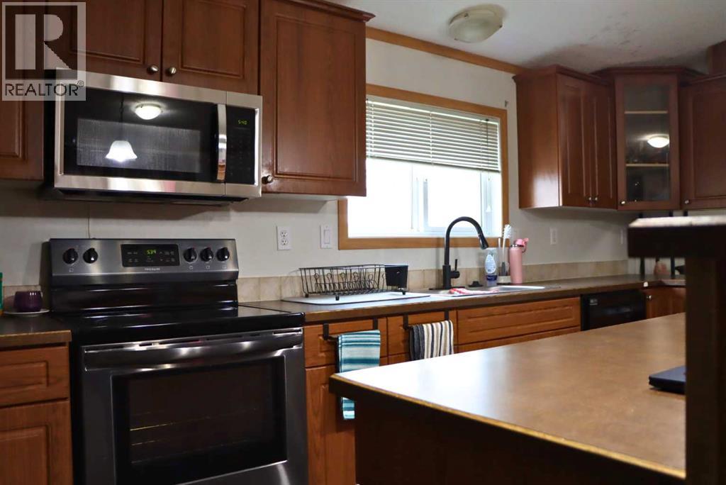 4912 54 Street Property Photo 13