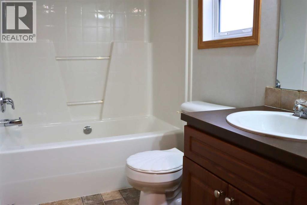 4912 54 Street Property Photo 24