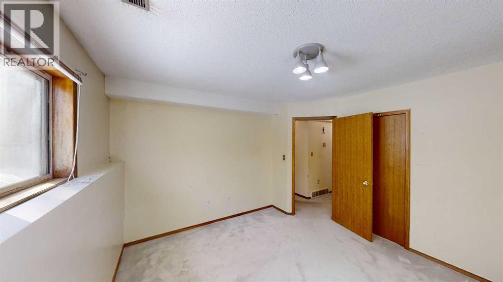 9406 100 Avenue Property Photo 9