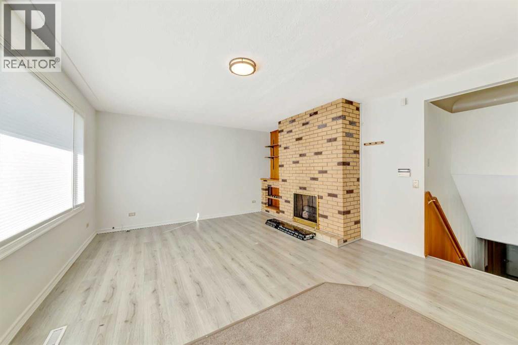 5008 47 Street Property Photo 4