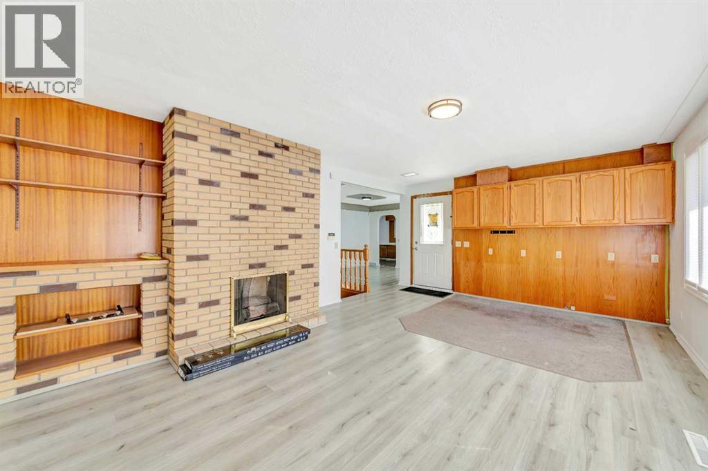5008 47 Street Property Photo 6