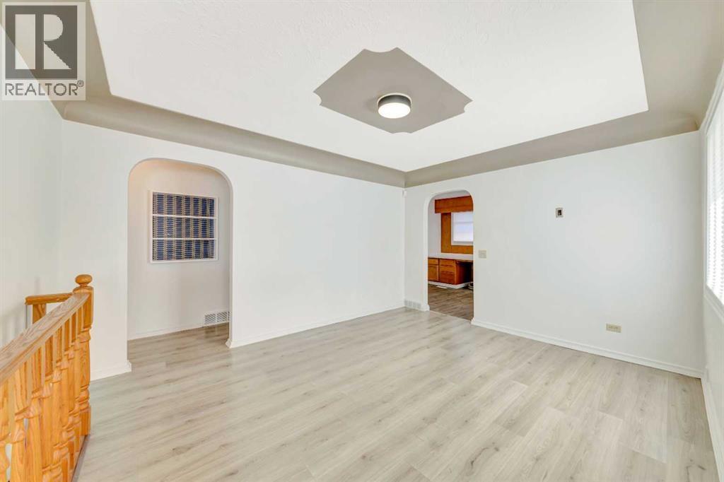 5008 47 Street Property Photo 8