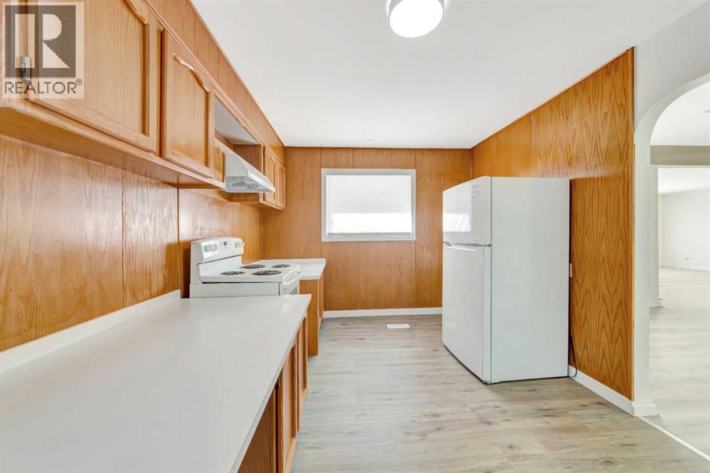 5008 47 Street Property Photo 11