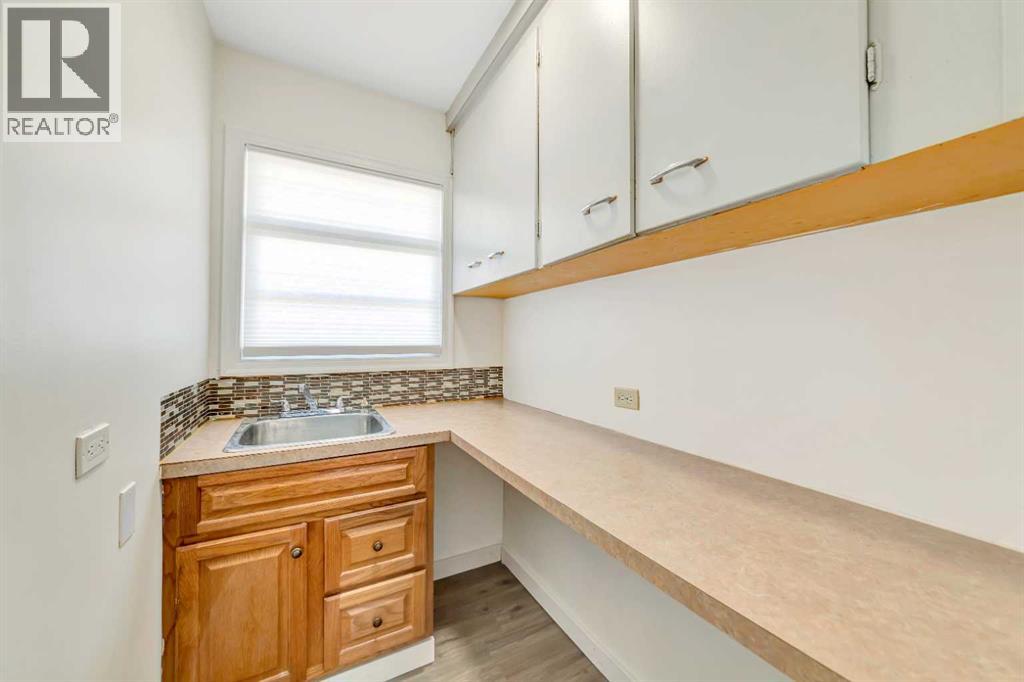 5008 47 Street Property Photo 12