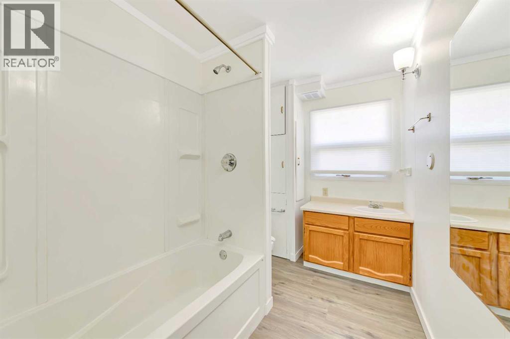 5008 47 Street Property Photo 14
