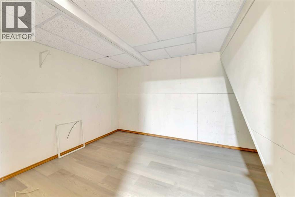 5008 47 Street Property Photo 24
