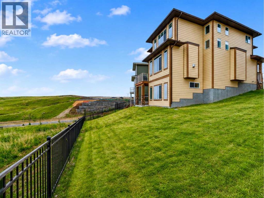 30 Evansborough View Nw Property Photo 5