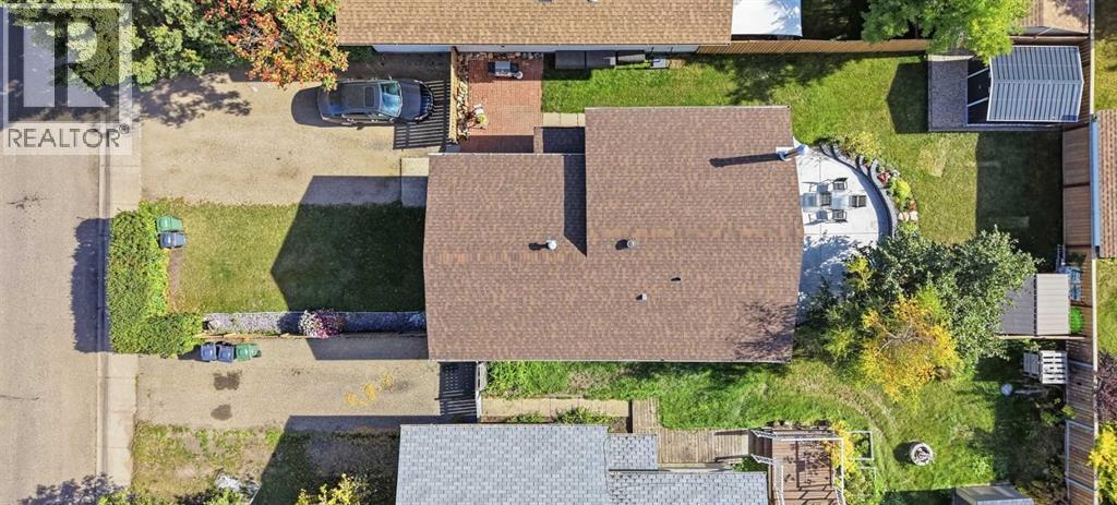3809 52 Avenue Property Photo 4