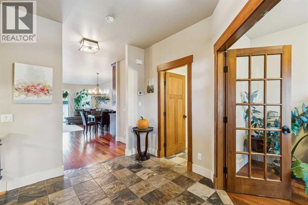 2050 47 Avenue Sw Property Photo 3