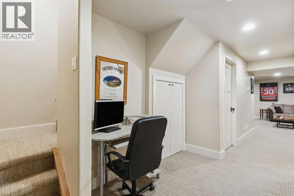 2050 47 Avenue Sw Property Photo 23