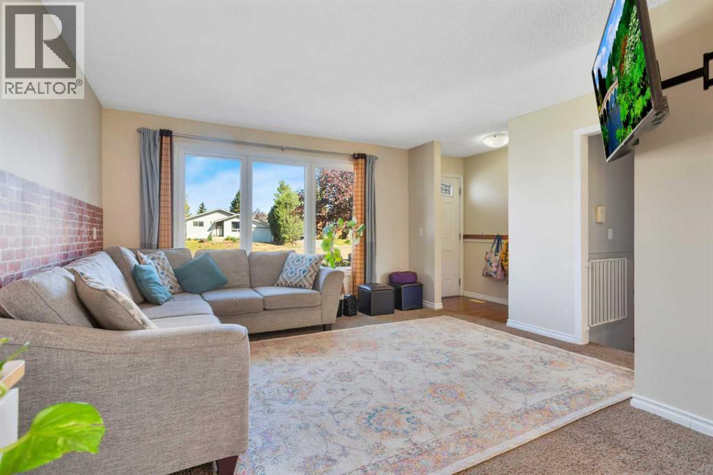 1 Mountain Place Property Photo 8