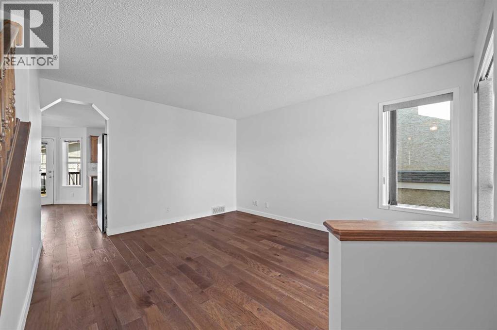 182 Coventry Close Ne Property Photo 4