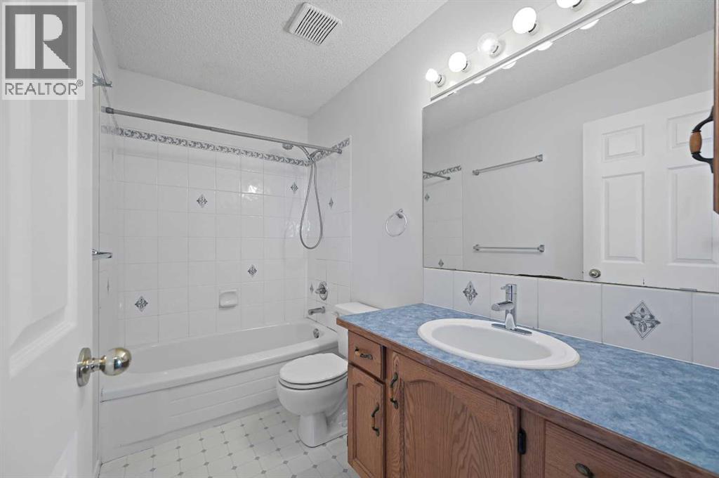 182 Coventry Close Ne Property Photo 22