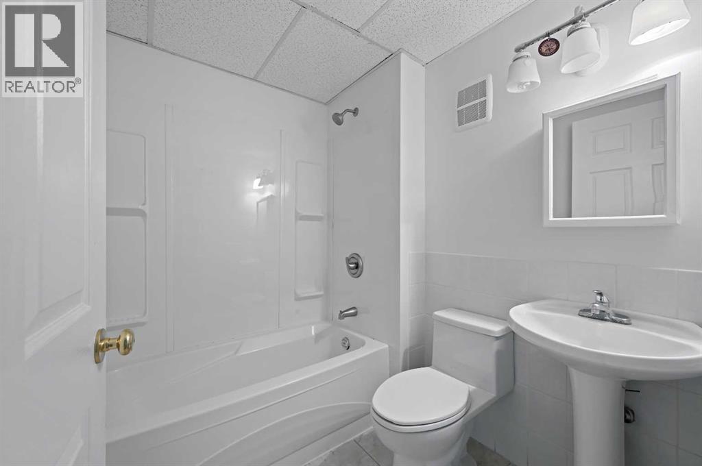 182 Coventry Close Ne Property Photo 26