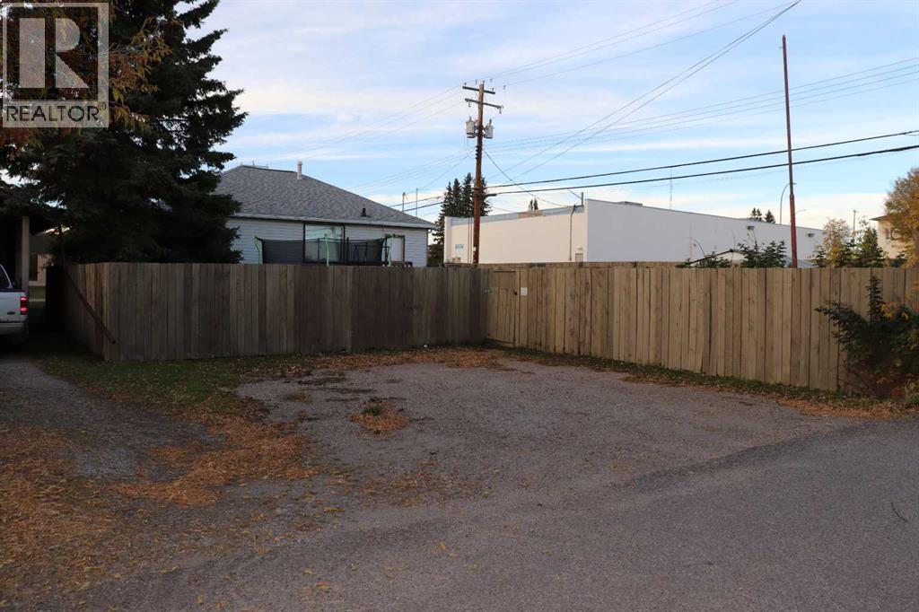 5015 6 Avenue Property Photo 3