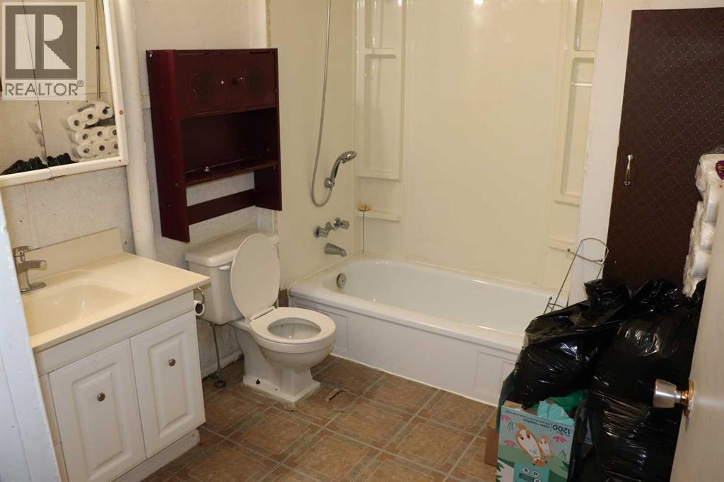 5015 6 Avenue Property Photo 9