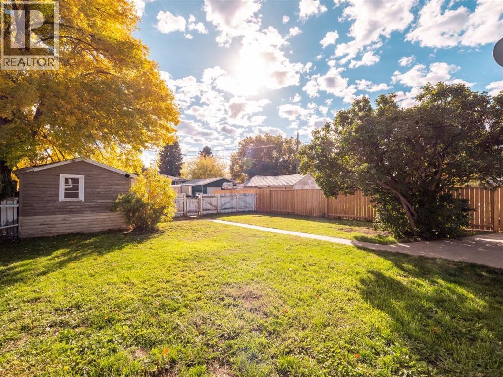 309 26 Street S Property Photo 4