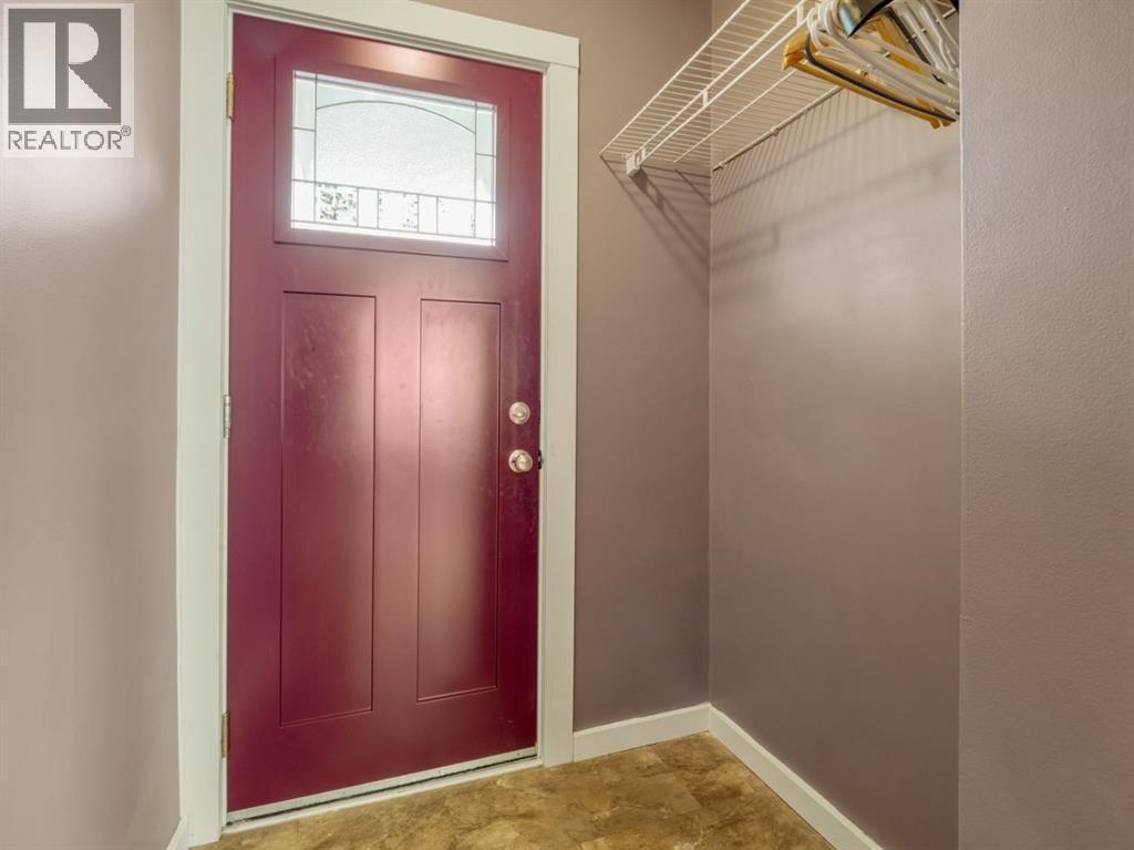 309 26 Street S Property Photo 5