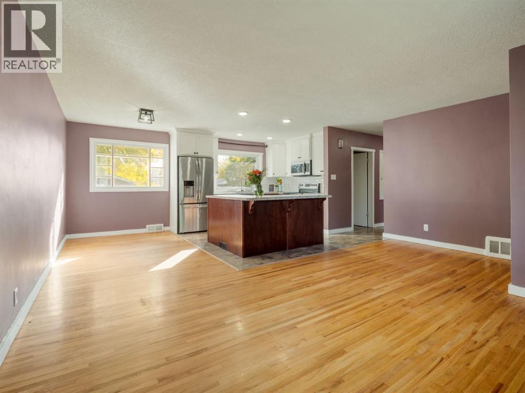 309 26 Street S Property Photo 17