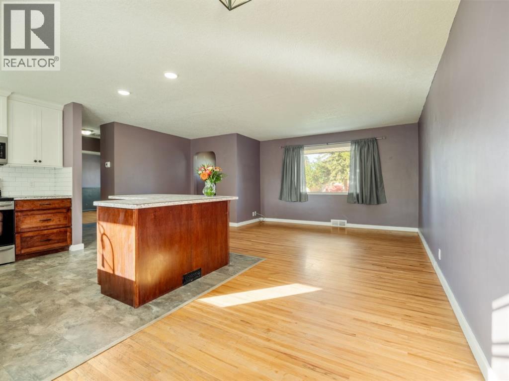 309 26 Street S Property Photo 19