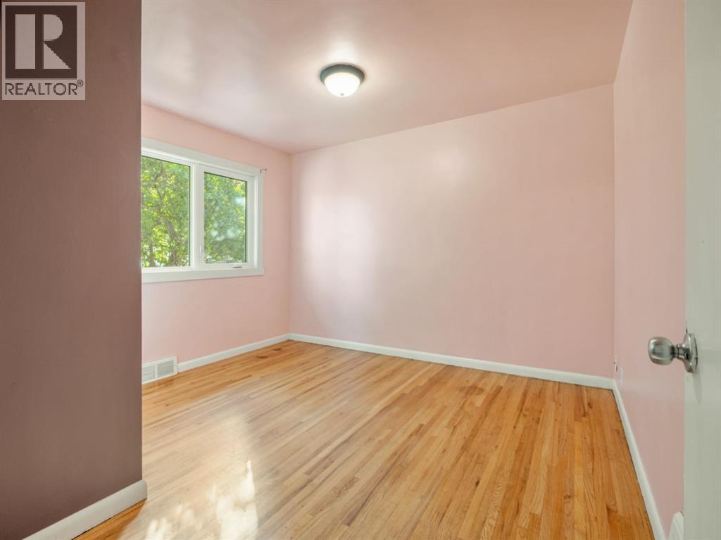 309 26 Street S Property Photo 24