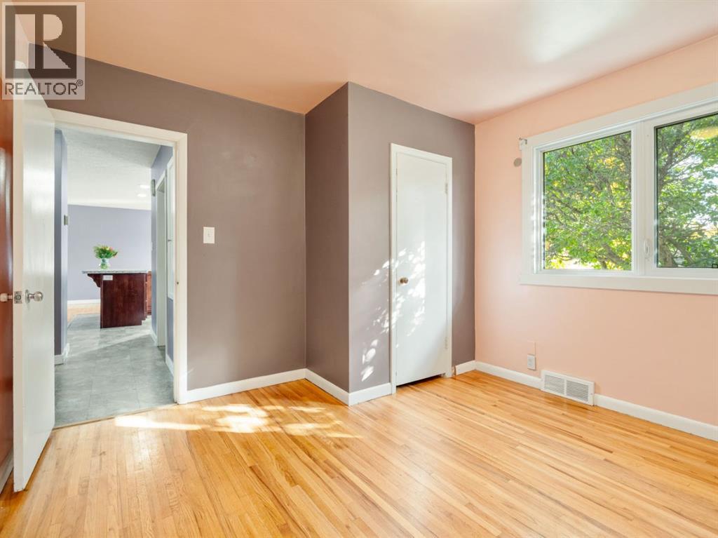 309 26 Street S Property Photo 25