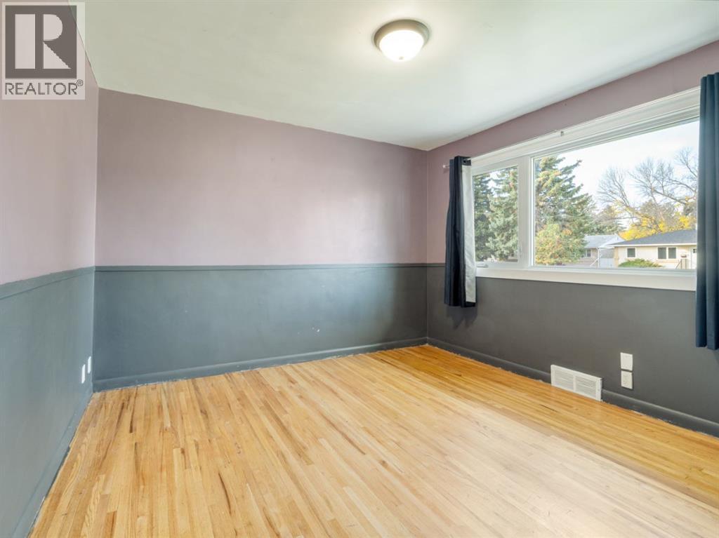309 26 Street S Property Photo 27